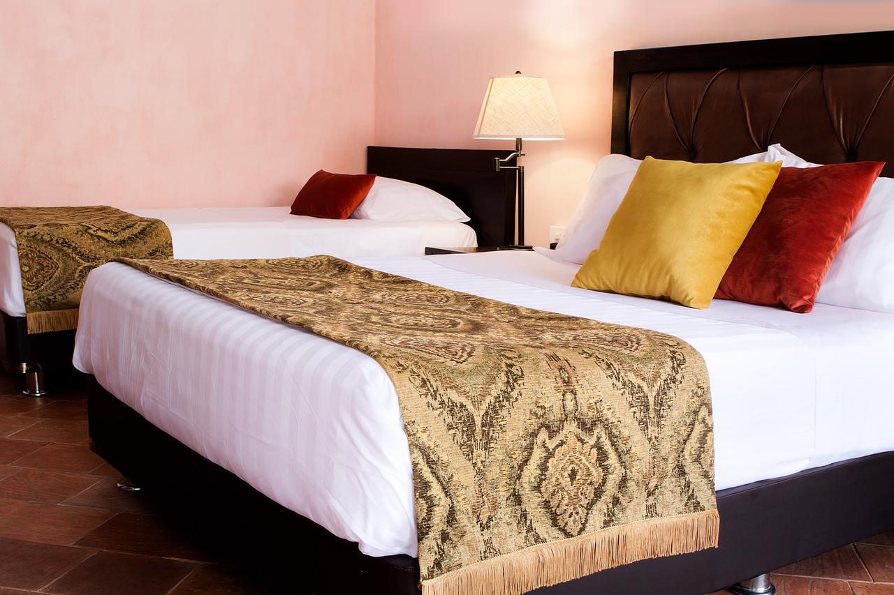 Hotel Dona Manuela モンポス エクステリア 写真