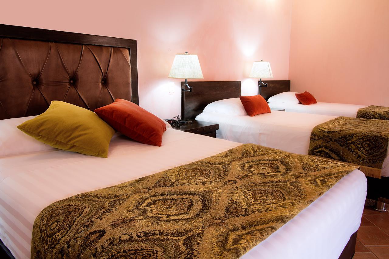 Hotel Dona Manuela モンポス エクステリア 写真