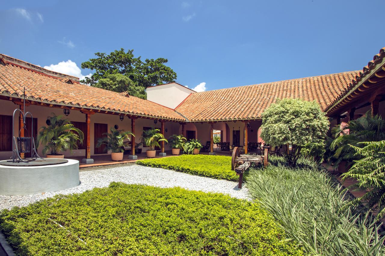 Hotel Dona Manuela モンポス エクステリア 写真